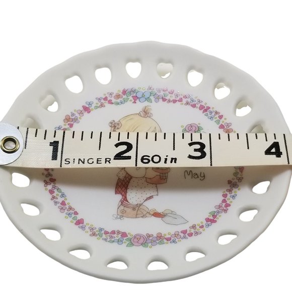 May Birthstone Mini Plate w/ Reticulated Hearts & Faux Emerald Gemstone - Picture 5 of 5